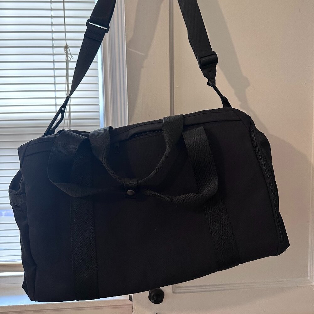 Lululemon Command the Day Duffle Bag 37L